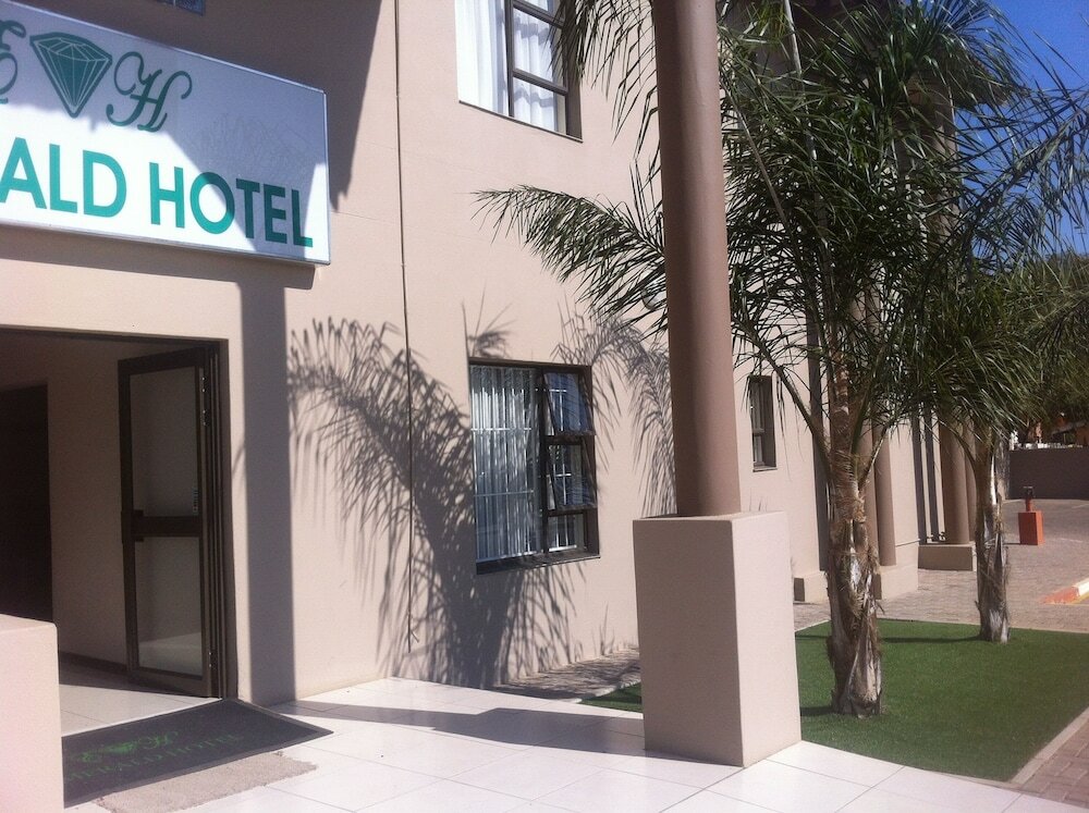 Фото Emerald Hotel