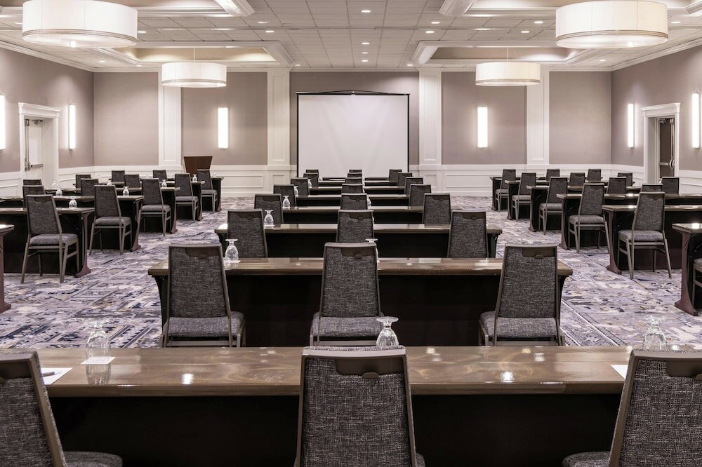 Фото Sheraton Ann Arbor Hotel