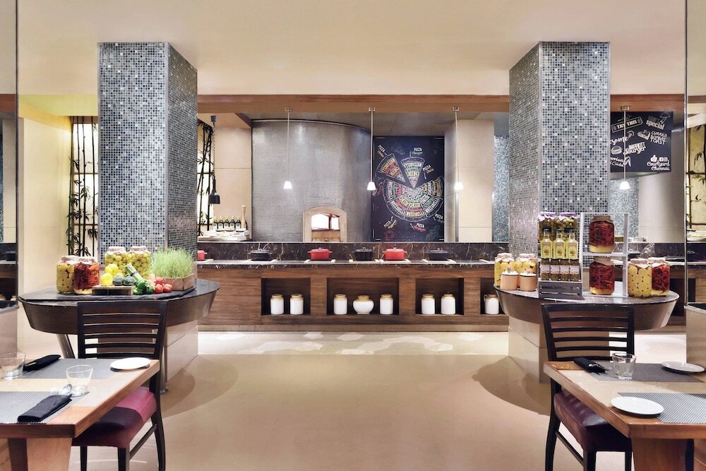 Фото Courtyard by Marriott Chennai