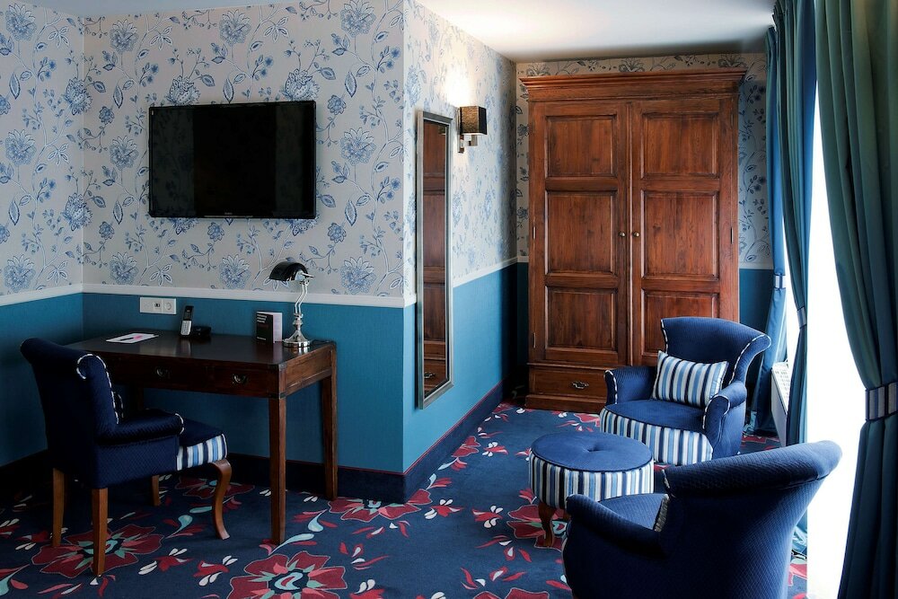 Фото Carlton Ambassador Hotel