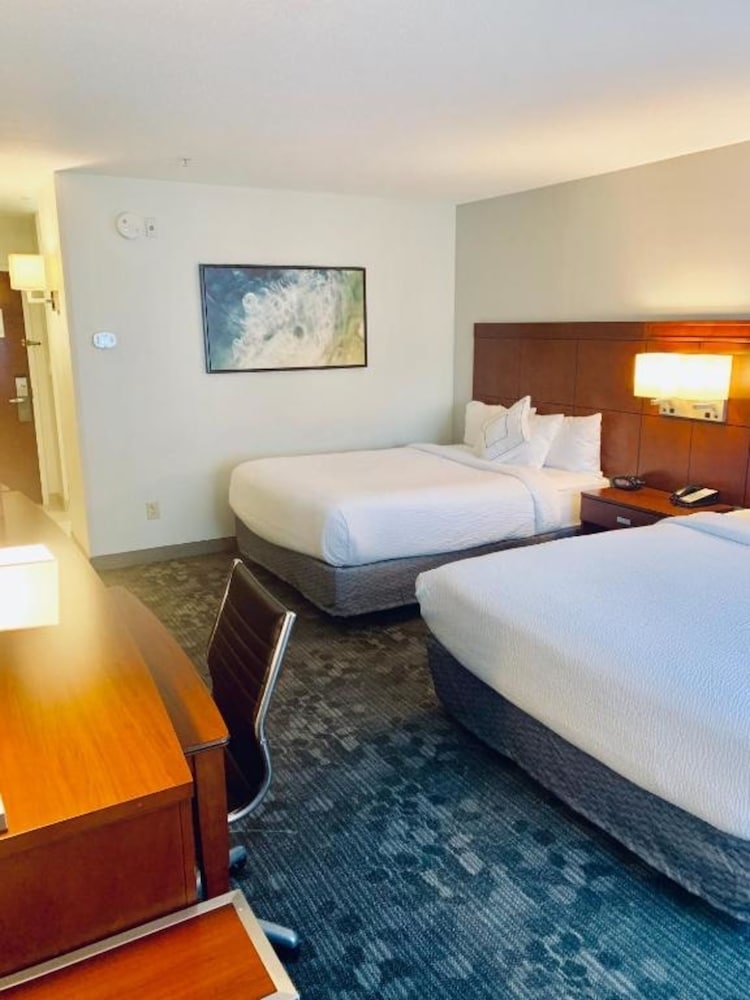 Фото Courtyard by Marriott Myrtle Beach Barefoot Landing