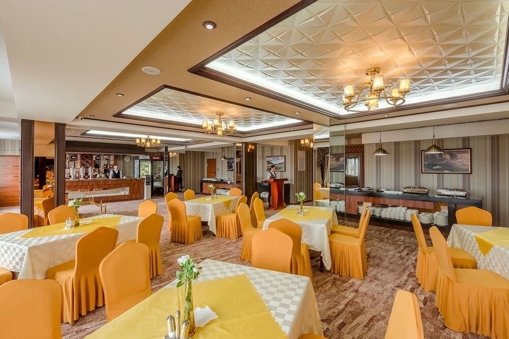 Фото The Grand Hill Hotel