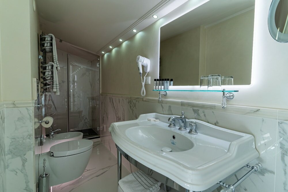 Фото The Moon Boutique Hotel