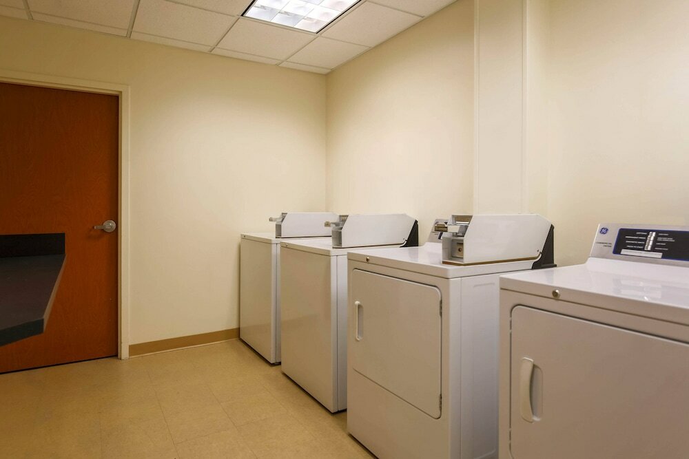 Фото Fairfield Inn & Suites by Marriott Tampa Fairgrounds/Casino