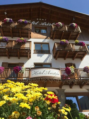 Внешний вид отеля Hotel Ariston в Пинцоле, фото 4