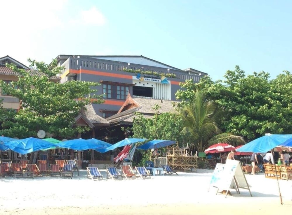 Фото отеля 2