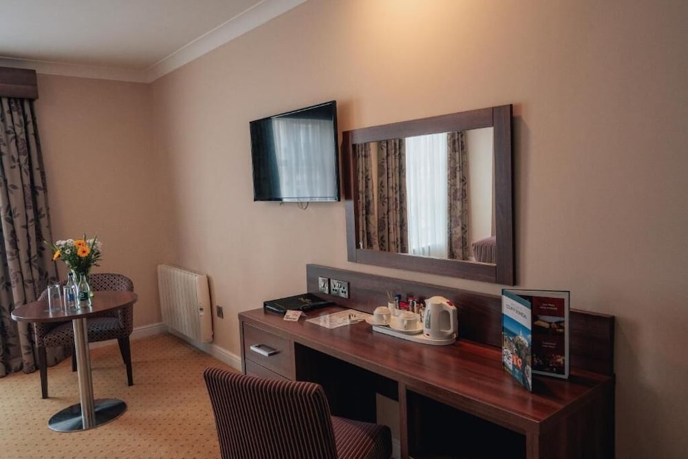 Фото Latterkenny Court Hotel