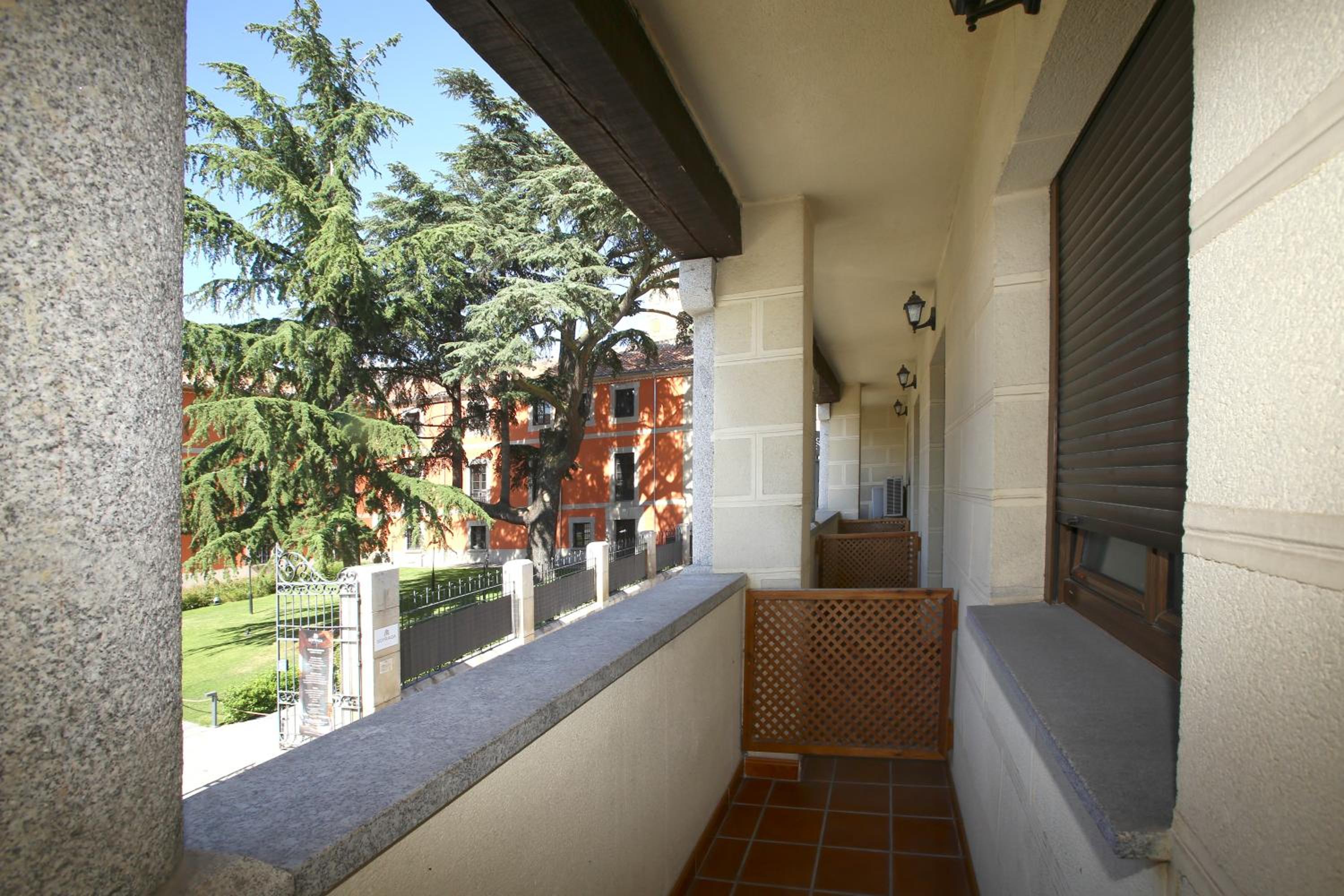 Фото Hotel Arco San Vicente