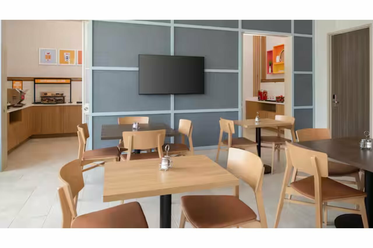 Фото Holiday Inn Express North Hollywood - Burbank Area, an Ihg Hotel