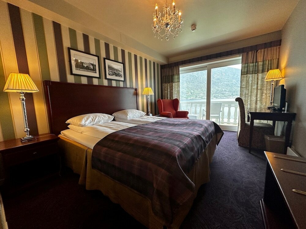 Фото Hofslund Fjord Hotel