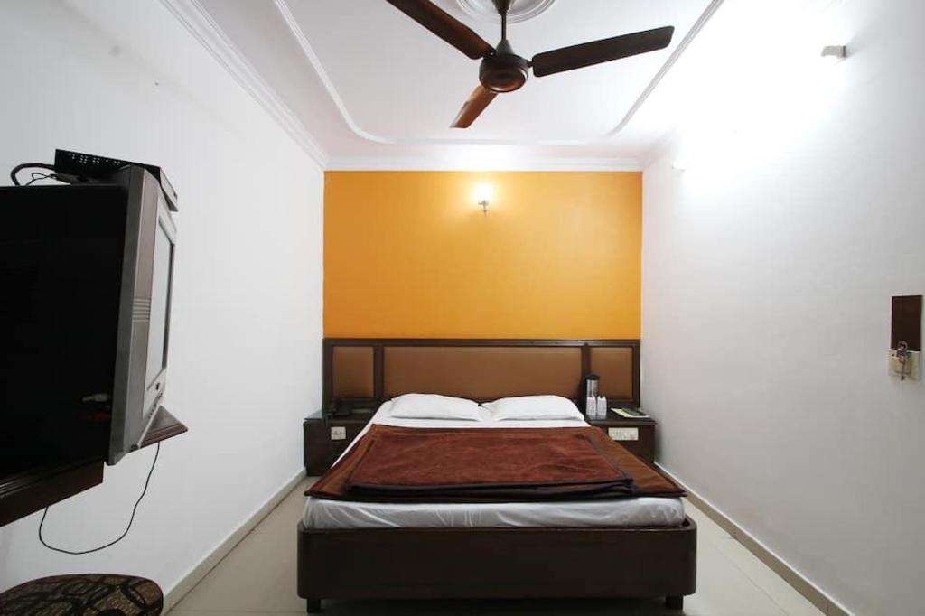 Фото Oyo 14710 Hotel Pallvi Palace