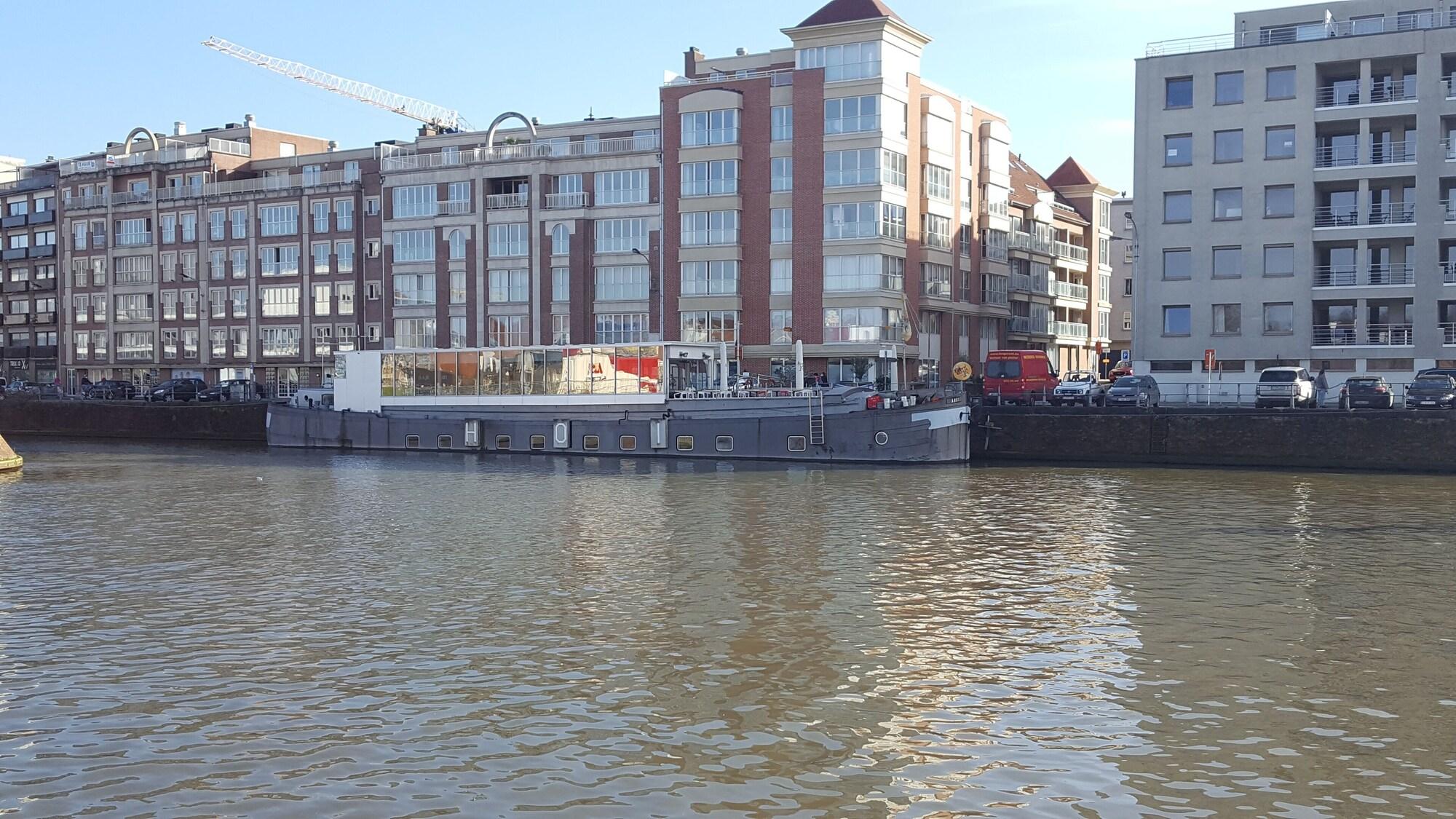 Фото Hotel Restaurant Brasserie Ahoi, Kortrijk