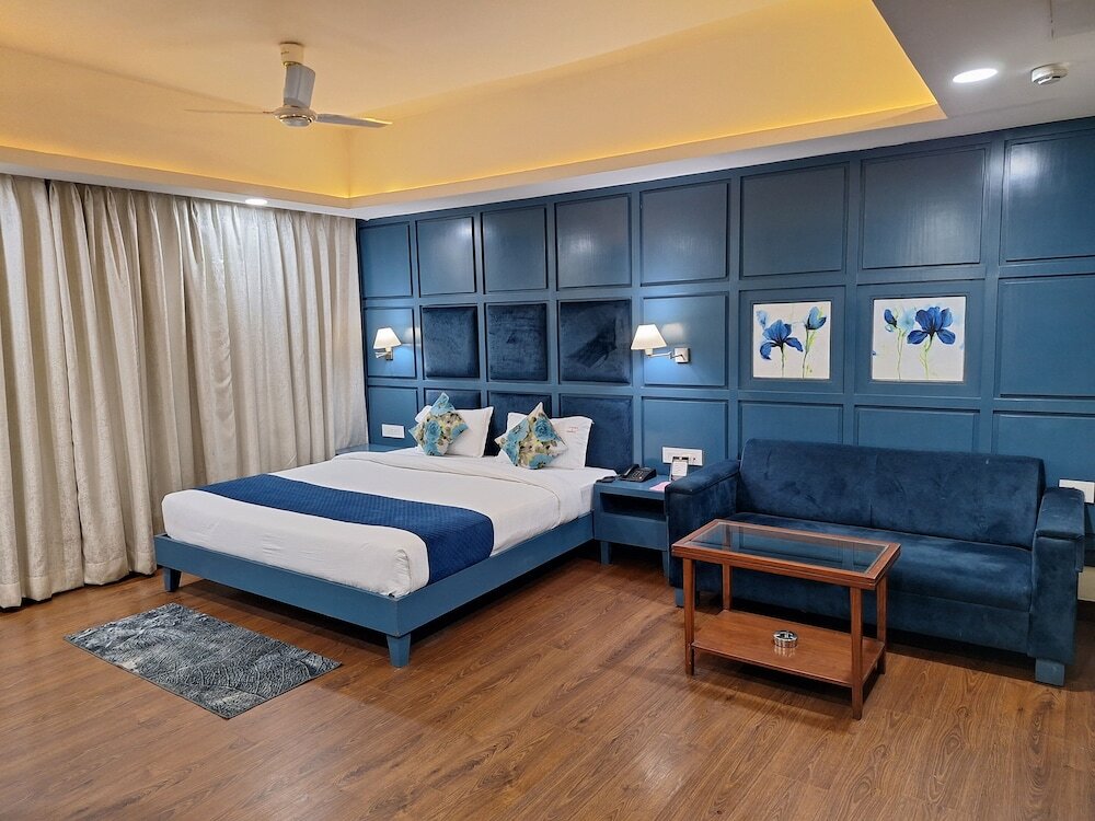 Фото L N Marriott Hotel