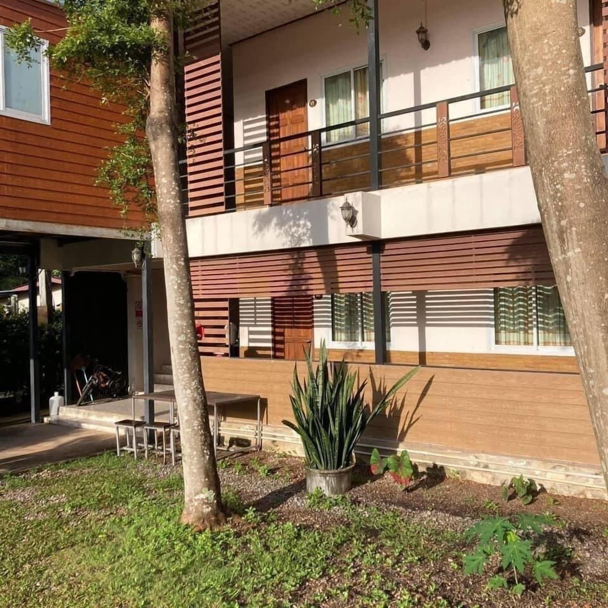 Фото Charlee House