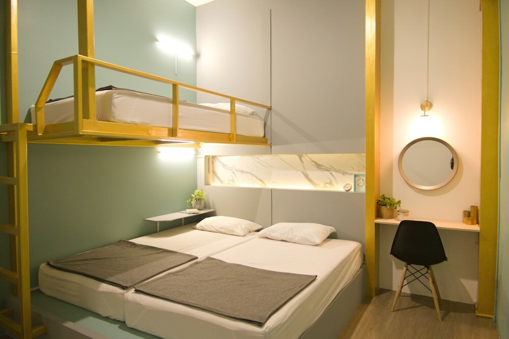 Фото Hugger Hostel - Adults Only