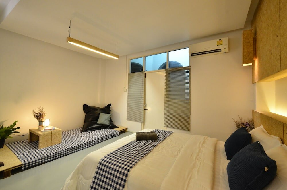 Фото Hugger Hostel - Adults Only