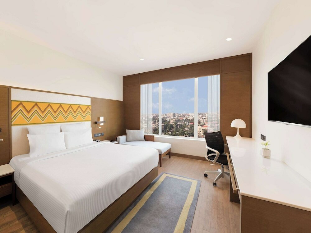 Фото Novotel Guwahati Gs Road Hotel