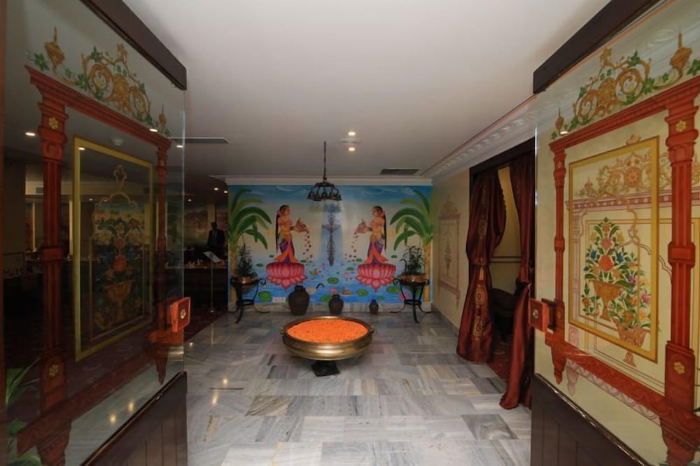 Фото Dynasty Hotel