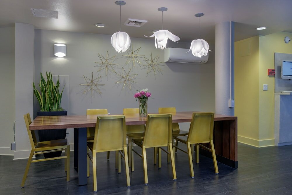 Фото The Belltown Inn