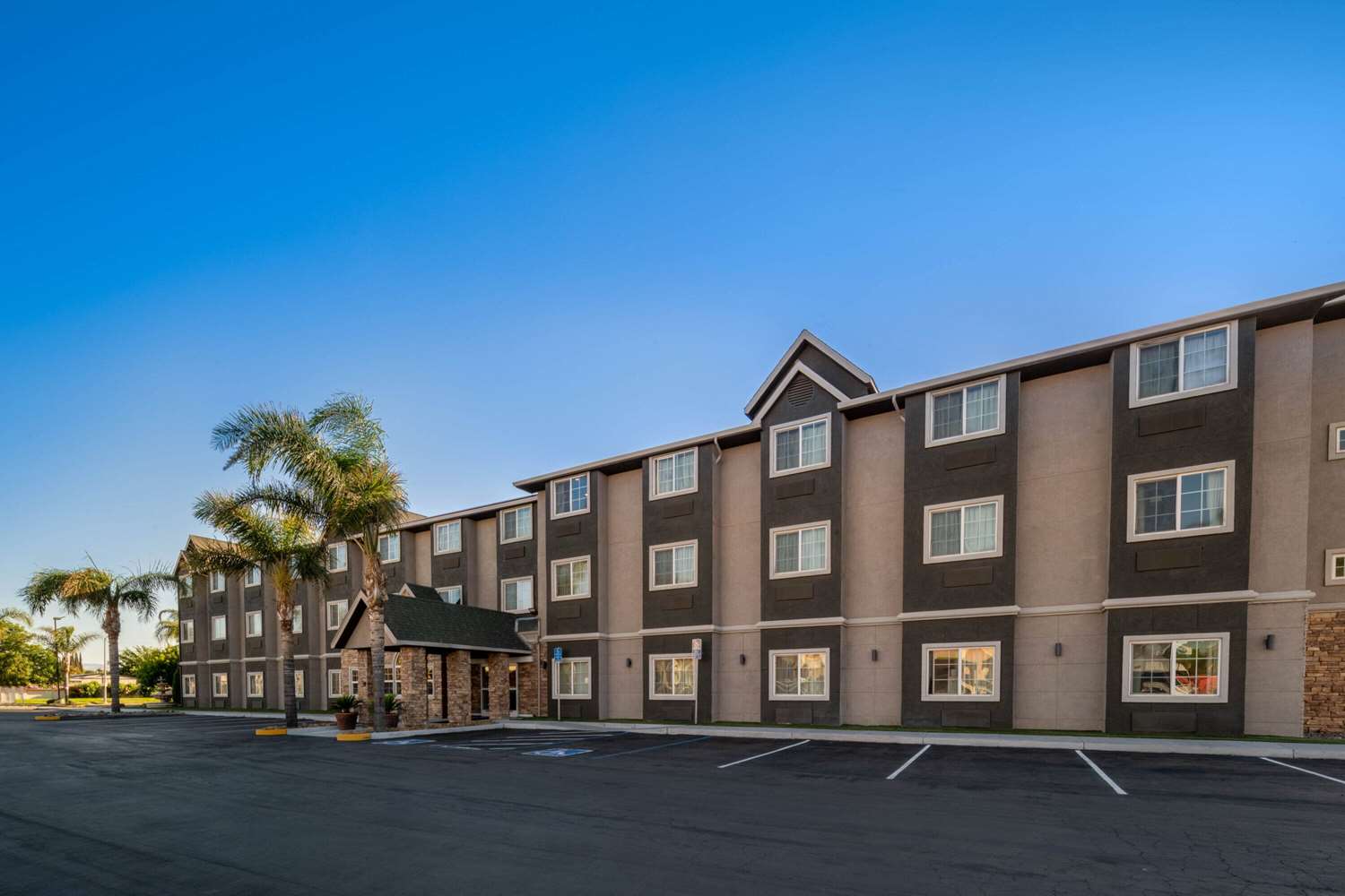 Фото Microtel Inn & Suites by Wyndham Tracy