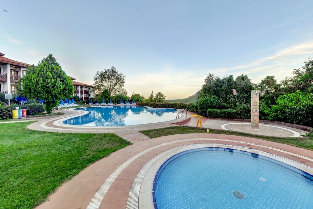 Фото отеля 2