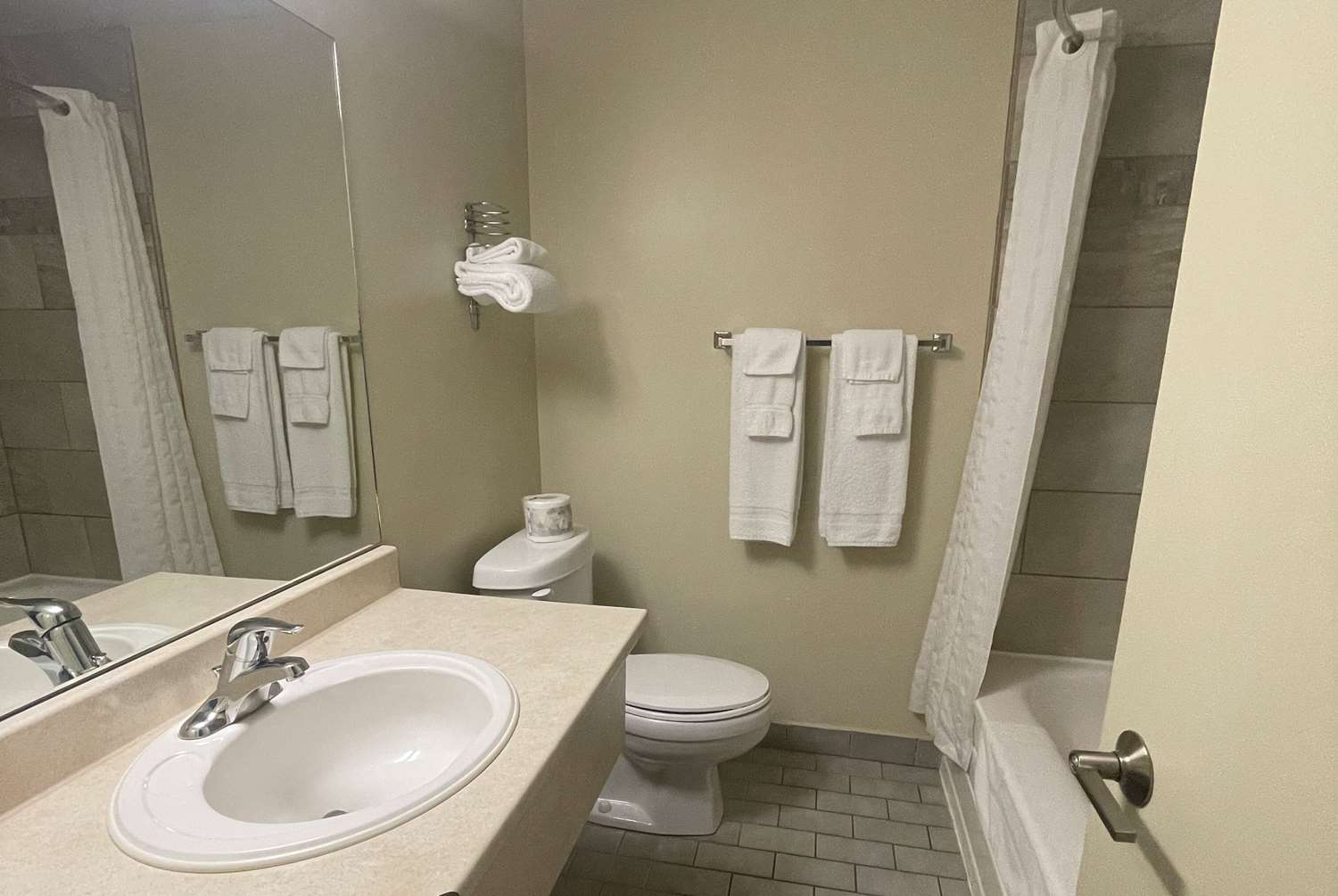 Фото Super 8 by Wyndham Campbellton NB