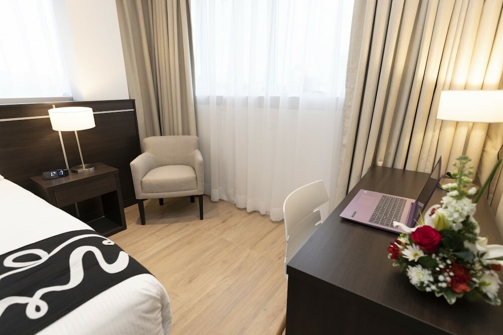 Фото Amerian Rafaela Hotel