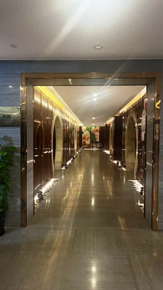 Фото Royal Garden Hotel Shanghai