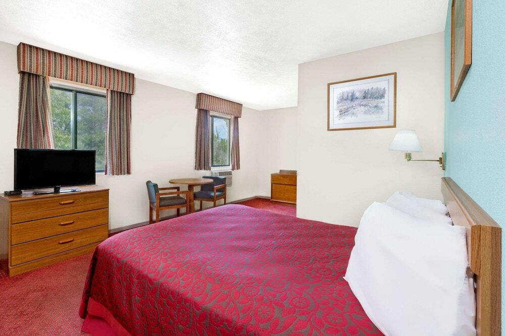 Фото Days Inn by Wyndham Warrensburg