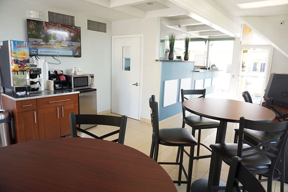 Фото Hollywood Gateway Inn