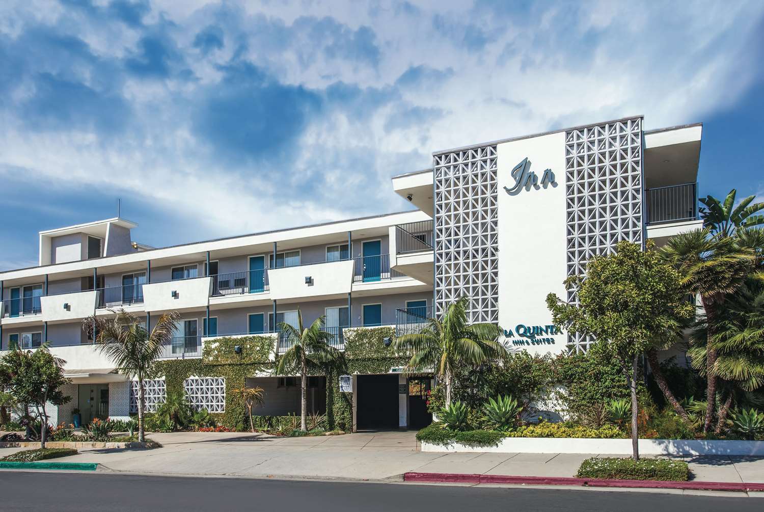 Фото Courtyard by Marriott Santa Barbara Downtown