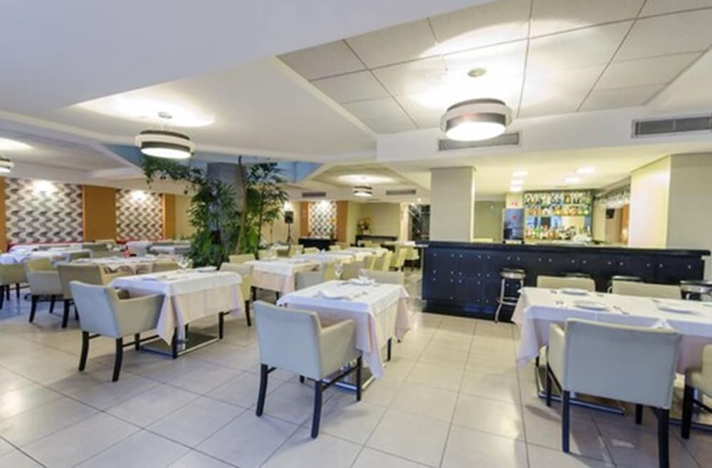 Фото Hotel Adrianópolis All Suites