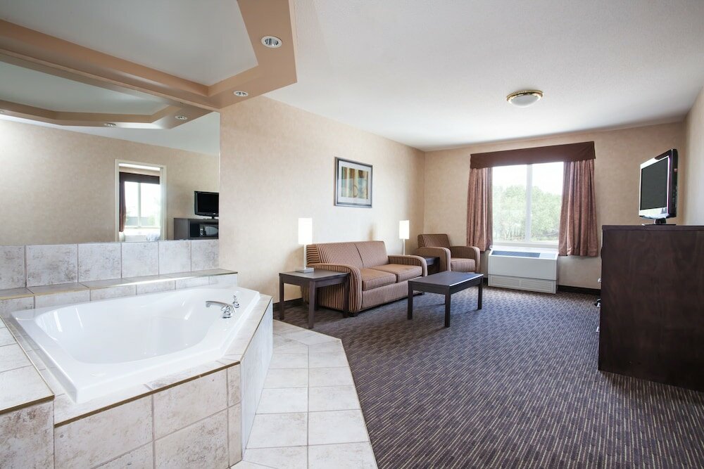 Фото Ramada by Wyndham Estevan