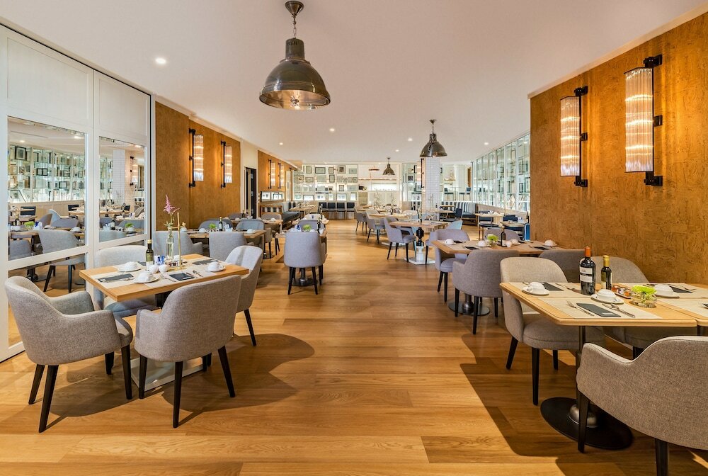 Фото H10 Puerta de Alcalá