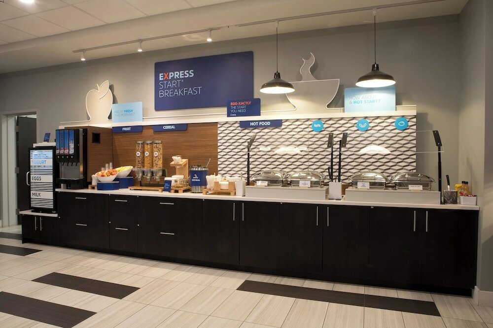 Фото Holiday Inn Express & Suites Edmonton Sw - Windermere, an Ihg Hotel