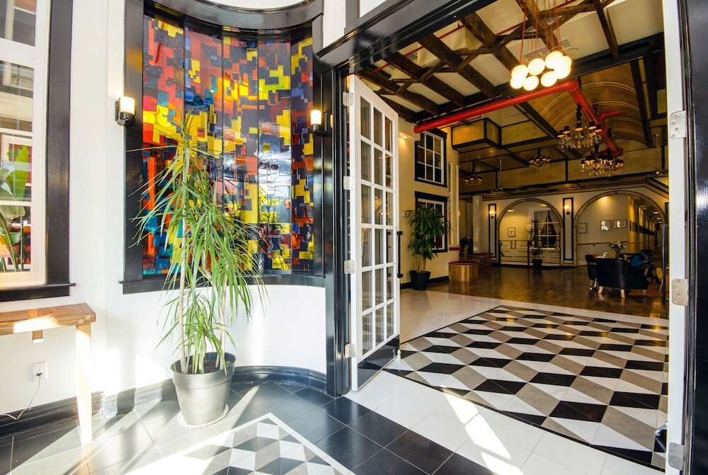 Фото The Box House Hotel