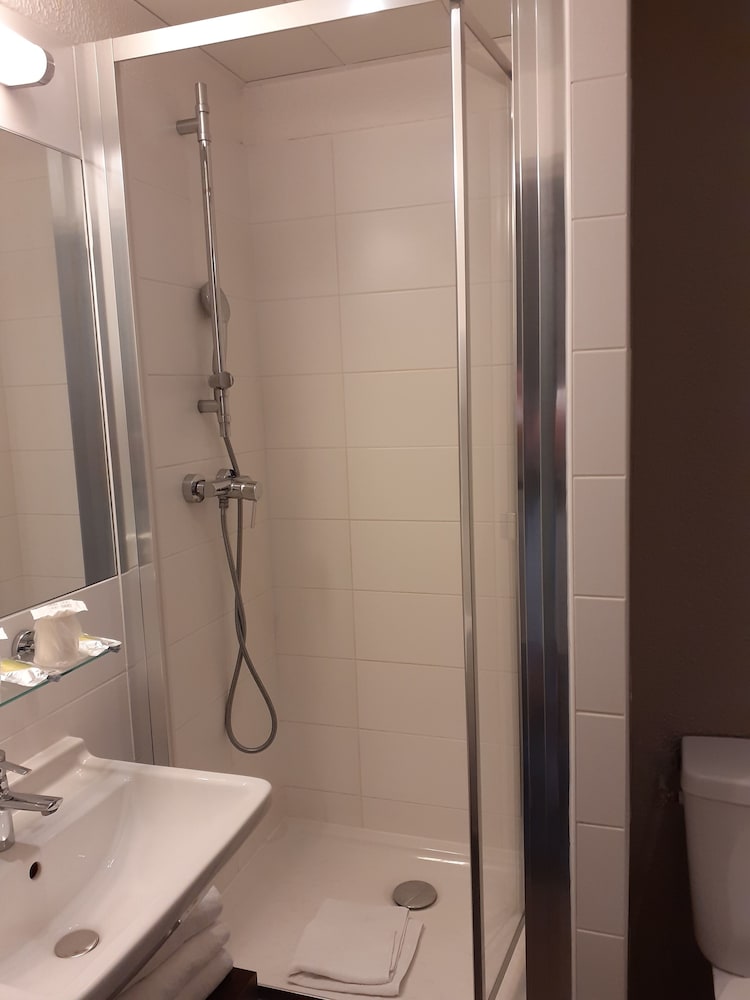 Фото Hotel Kyriad Orly Aéroport Athis Mons