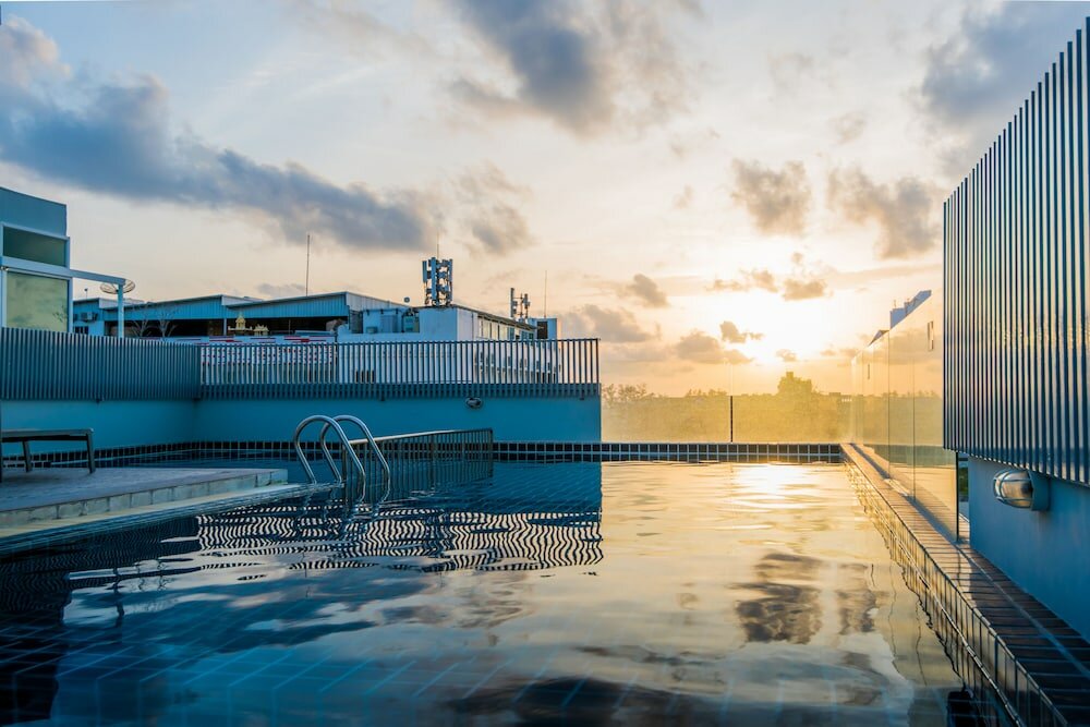 Фото Hallo Patong Hotel & Restaurant