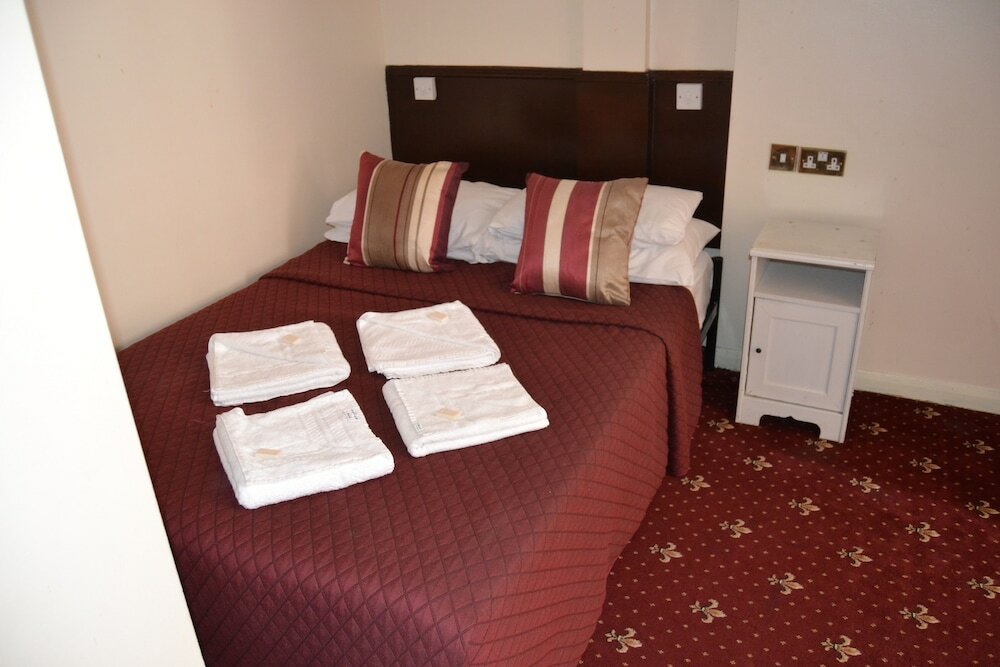 Фото Hyde Park Court Hotel