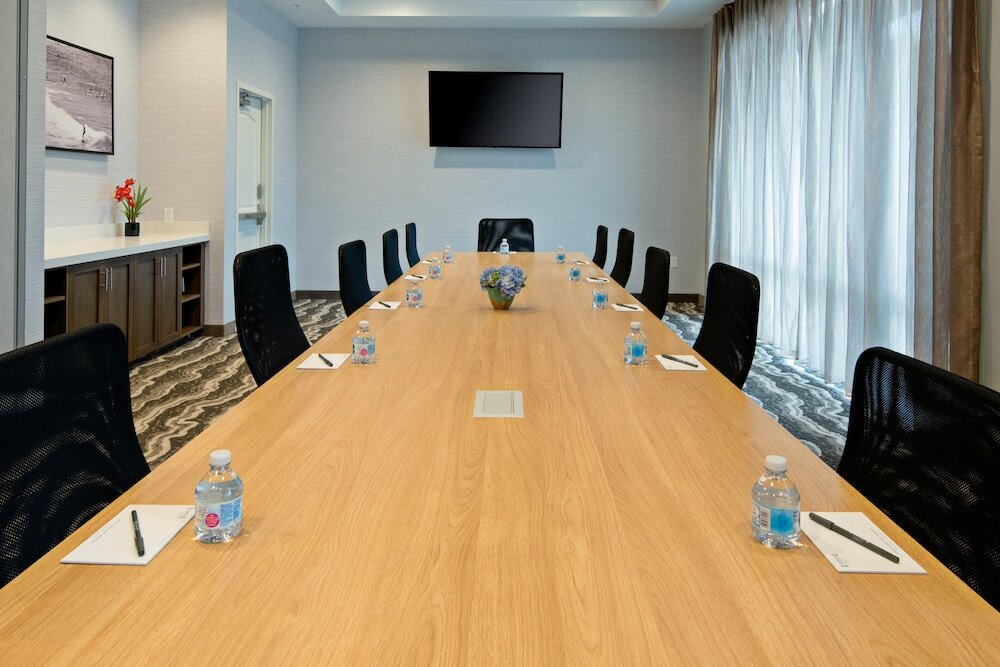 Фото Staybridge Suites Long Beach Airport, an Ihg Hotel