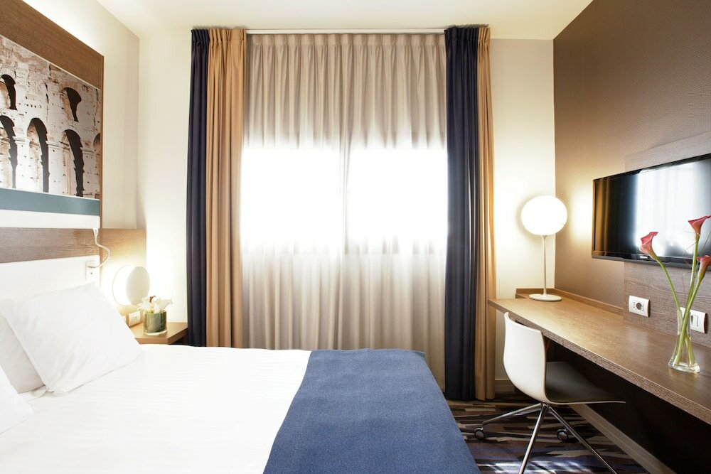 Фото Mercure Roma Centro Colosseo Hotel