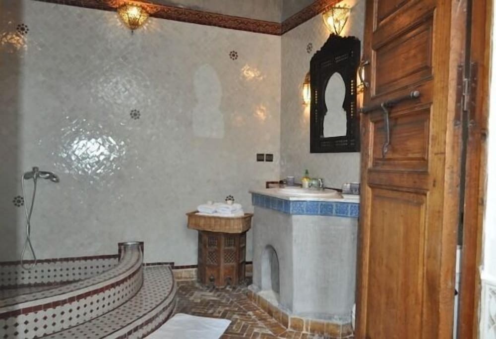 Фото Riad Le Sucrier De Fès