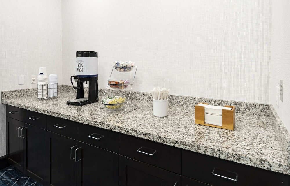 Фото Hampton Inn & Suites Raleigh Downtown