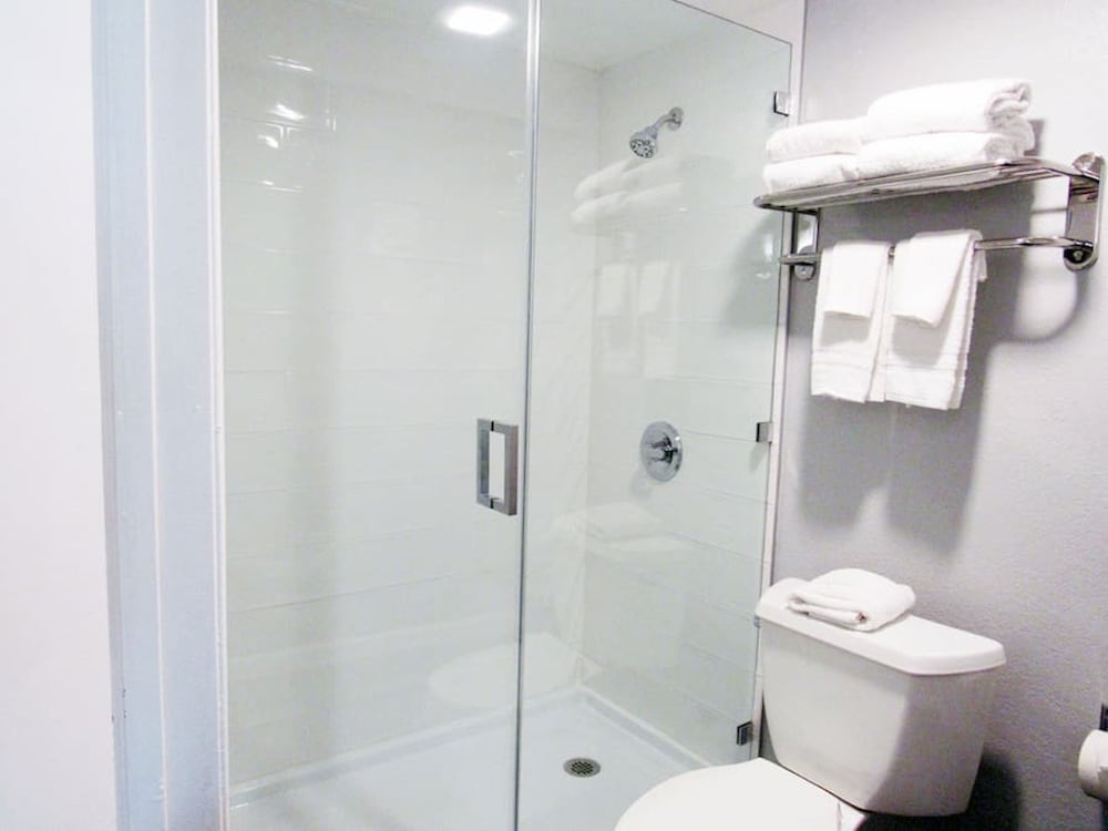 Фото Capri Suites Anaheim