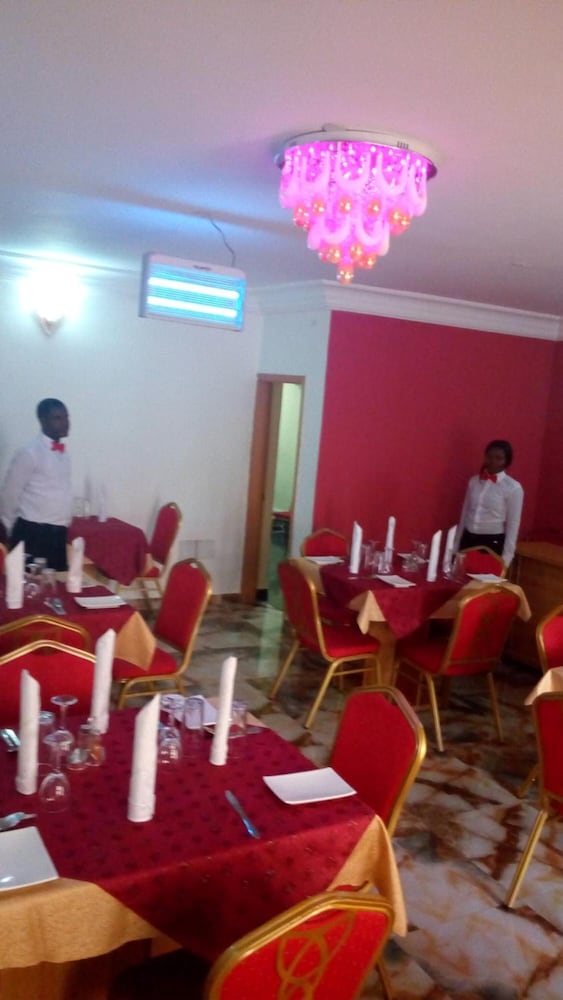 Фото Chariot Hotel