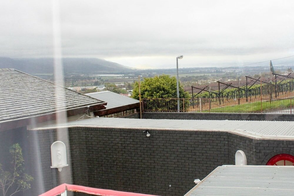 Фото A Queenslin Guesthouse