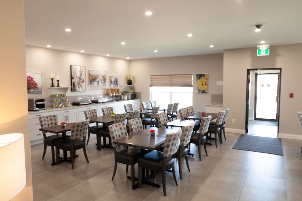 Фото Amsterdam Inn & Suites Moncton