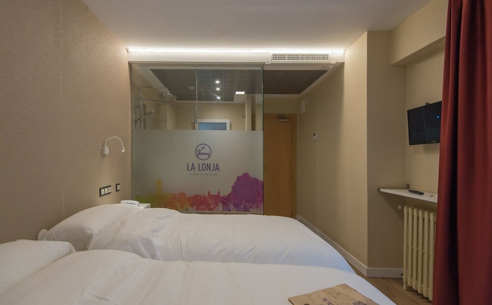 Фото Hostal La Lonja