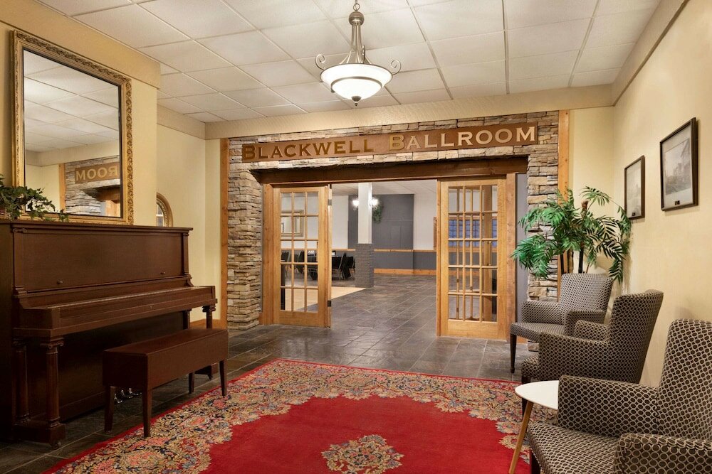 Фото The Plaza Hotel