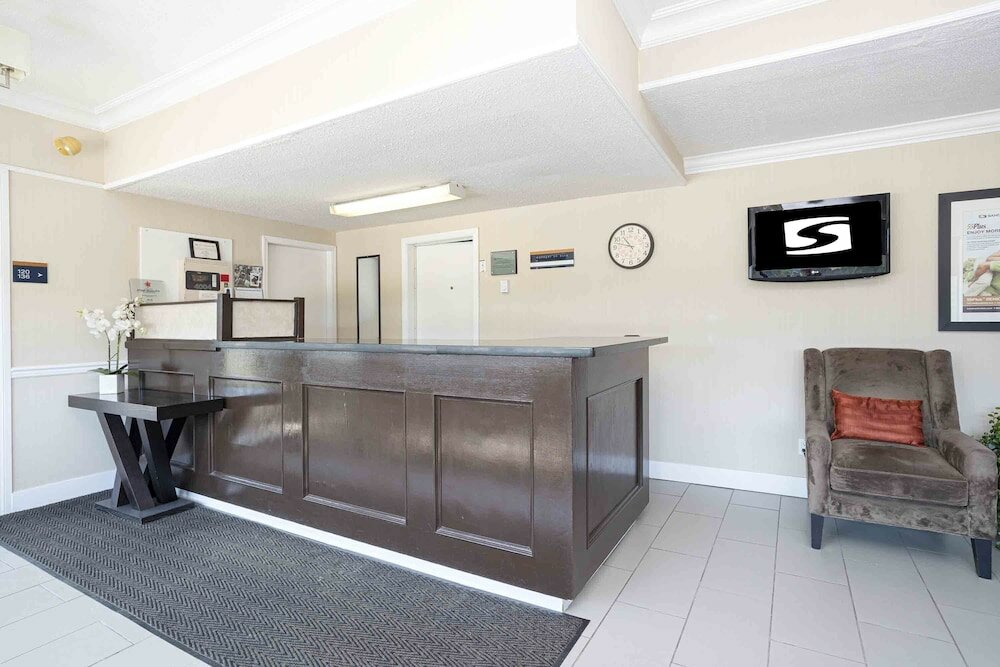 Фото Sandman Inn Blue River